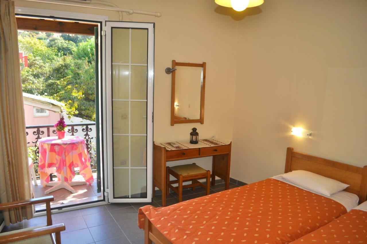 Holiday Studio Apartments Yannis On The Beach Of Agios Gordios In Corfu Luaran gambar